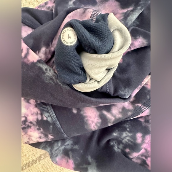 Lululemon Align High Rise 25” Leggings - blue/pink tie dye - Size 4 - Picture 8 of 8